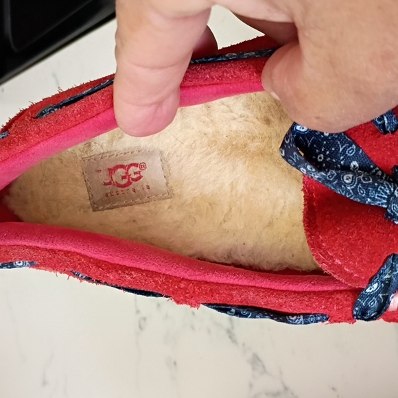 UGG RED SLIPPERS FOR WOMEN - Picture 9 of 11